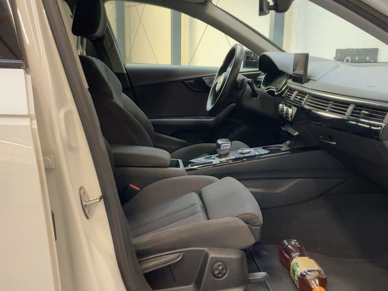 Audi A4 2.0 TDI Sport — zdjęcie 11