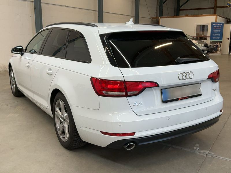 Audi A4 2.0 TDI Sport — zdjęcie 3