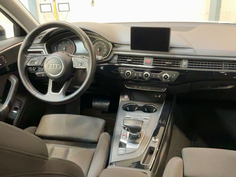 Audi A4 2.0 TDI Sport — zdjęcie 12