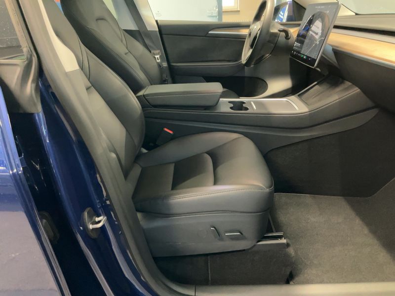 Tesla Model Y Max Range Dual AWD AWD — zdjęcie 11