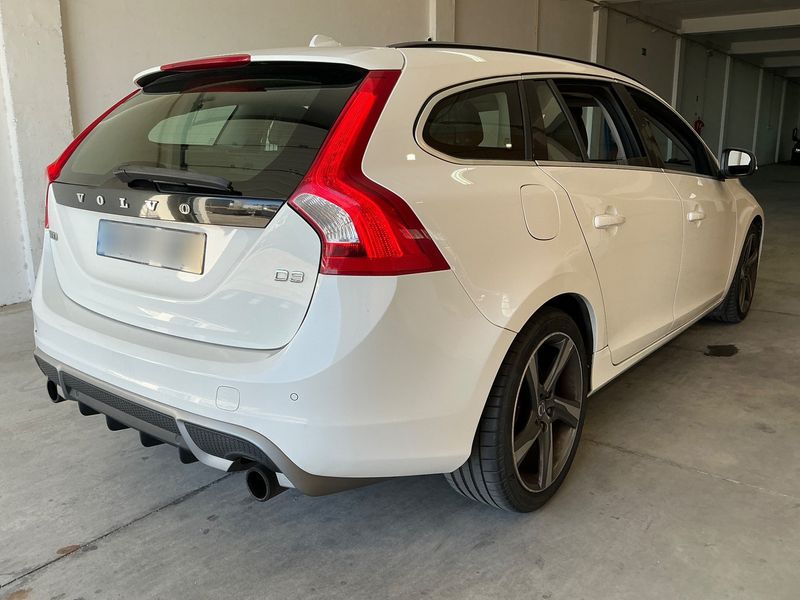 Volvo V60 2.0 D4 R-Design — zdjęcie 6