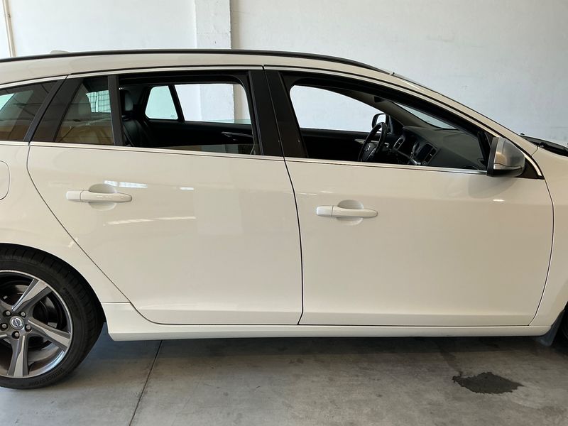 Volvo V60 2.0 D4 R-Design — zdjęcie 7