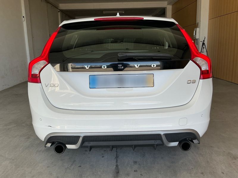 Volvo V60 2.0 D4 R-Design — zdjęcie 5