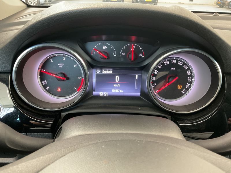 Opel Astra 1.6 CDTI DPF Innovation 2016 – снимка 22