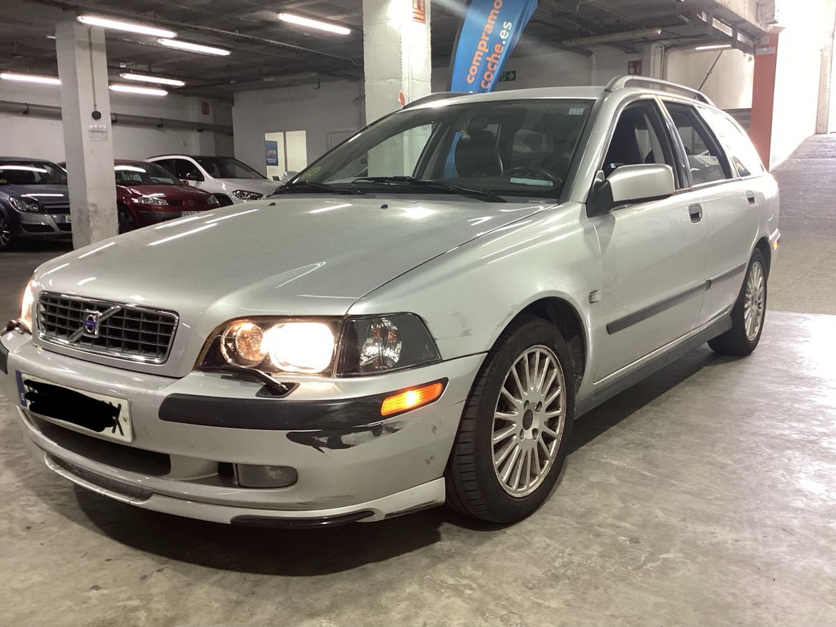 Volvo V40 2004