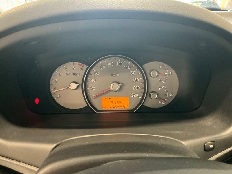 Kia Carens 2.0 CRDi Active — zdjęcie 4