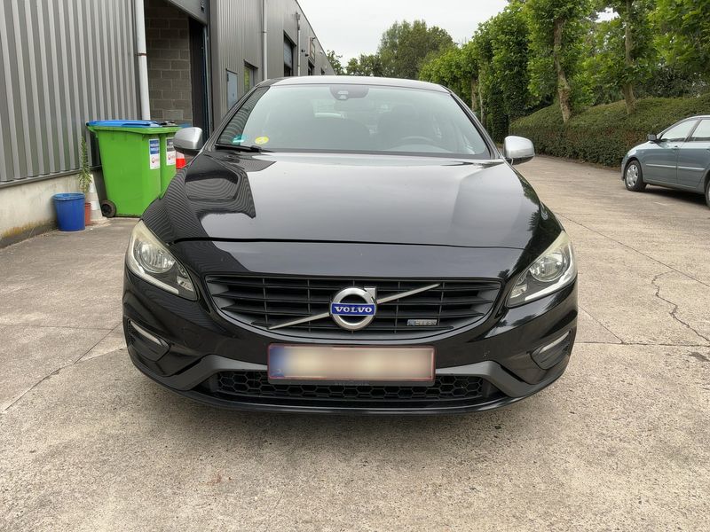 Volvo S60 1.6 D2 R-Design — zdjęcie 9
