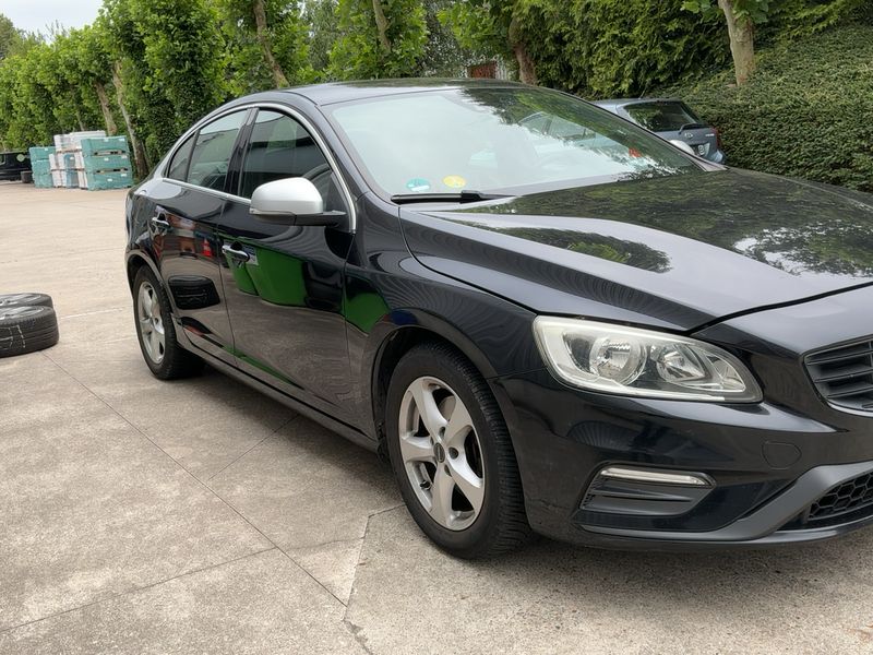 Volvo S60 1.6 D2 R-Design — zdjęcie 8