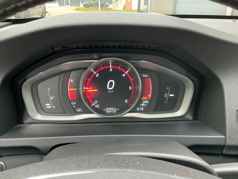 Volvo S60 1.6 D2 R-Design — zdjęcie 13