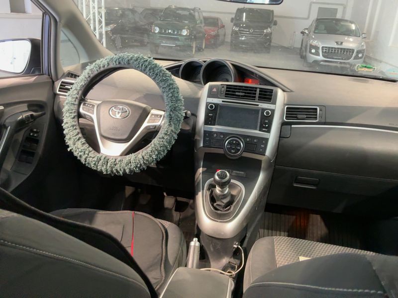 Toyota Verso 1.6 D-4D SkyView Edition — zdjęcie 12