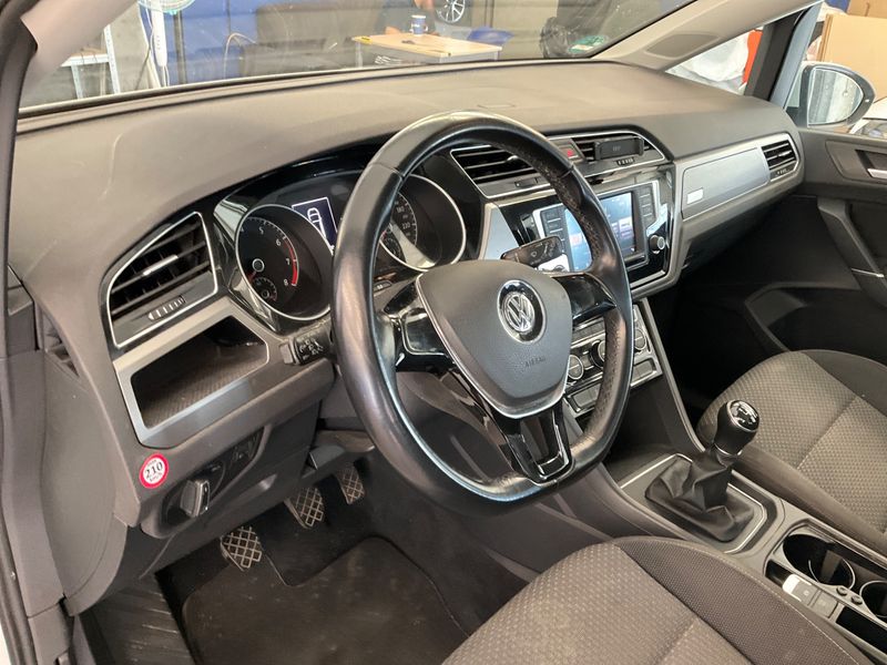Volkswagen Touran 1.2 TSI Comfortline BlueMotion Tech 2016 – снимка 25