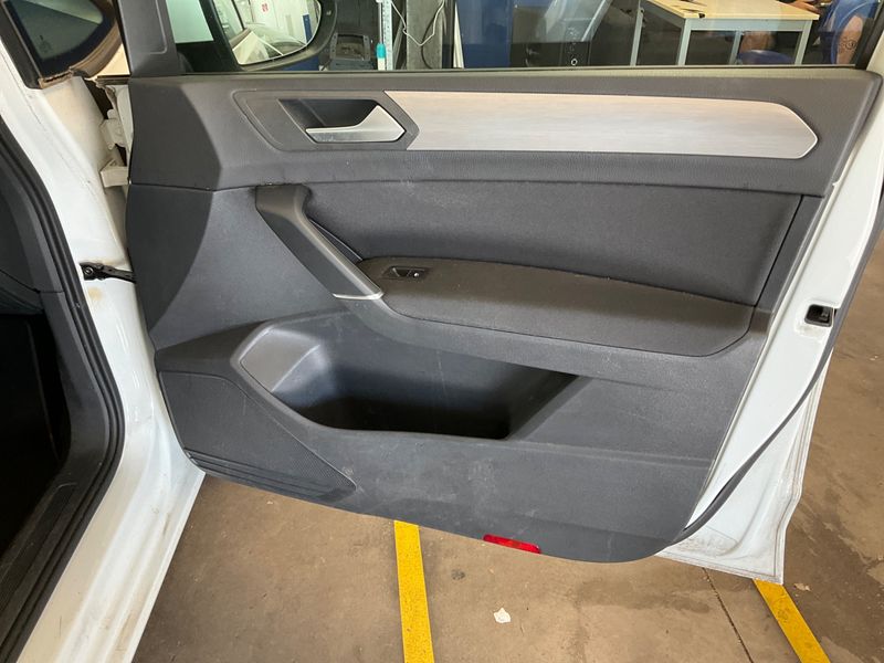 Volkswagen Touran 1.2 TSI Comfortline BlueMotion Tech 2016 – снимка 23