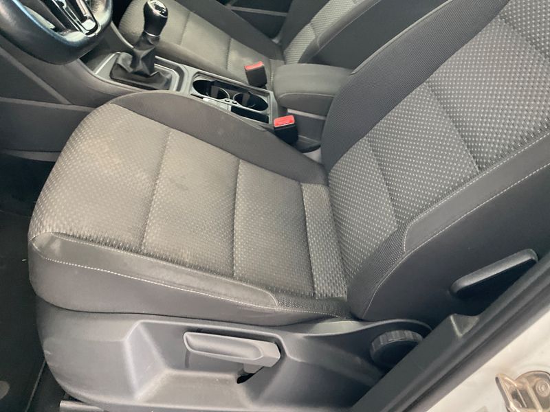Volkswagen Touran 1.2 TSI Comfortline BlueMotion Tech 2016 – снимка 27