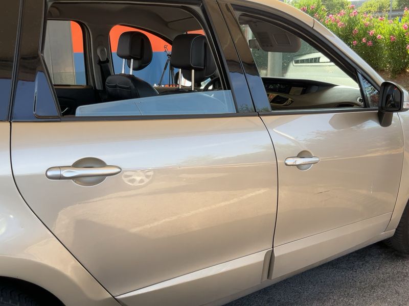 Renault Grand Scenic 1.5 dCi Dynamique 2011 – снимка 10