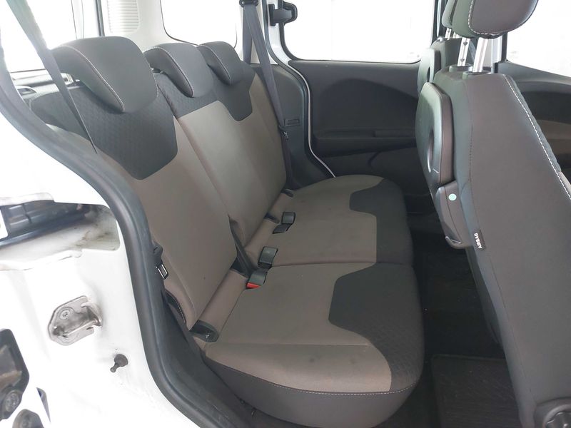 Ford Tourneo Courier 1.5 TDCi Trend — zdjęcie 13
