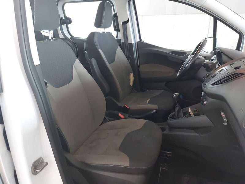 Ford Tourneo Courier 1.5 TDCi Trend — zdjęcie 10