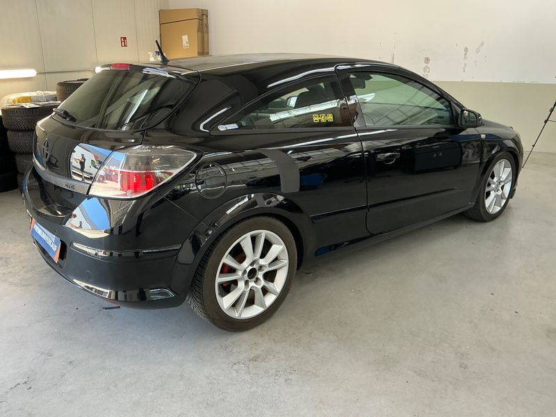 Opel Astra GTC 2.0 Turbo Sport — zdjęcie 2