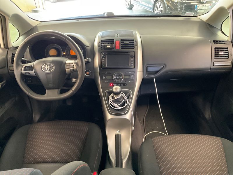 Toyota Auris 2.0 D-4D Advance — zdjęcie 12