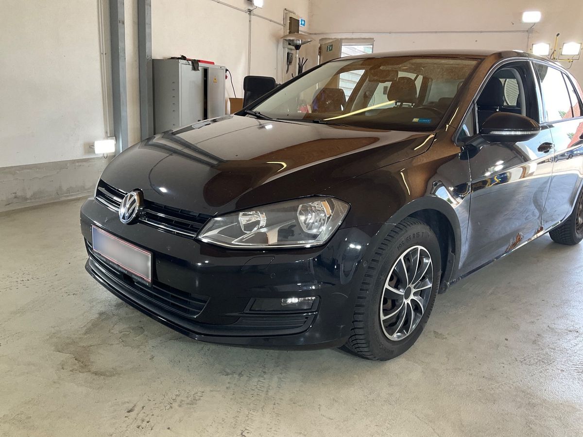 Volkswagen Golf 2015 — photo 1