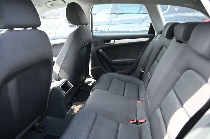 Audi A4 2.0 TDI Advanced — zdjęcie 13