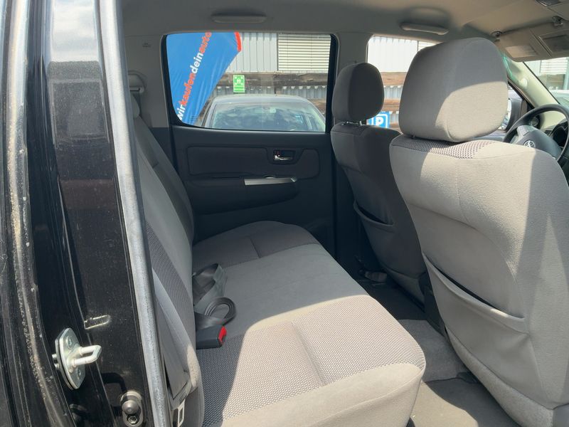 Toyota Hilux 3.0 Turbodiesel Double Cab Life 4x4 — zdjęcie 14