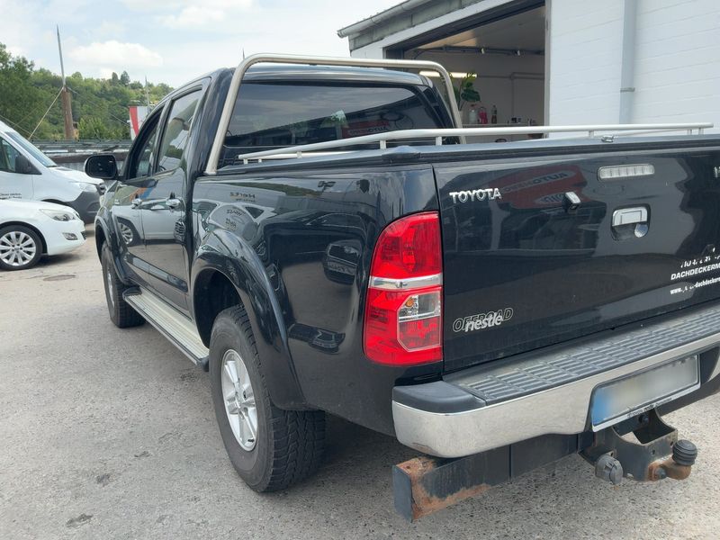 Toyota Hilux 3.0 Turbodiesel Double Cab Life 4x4 — zdjęcie 3
