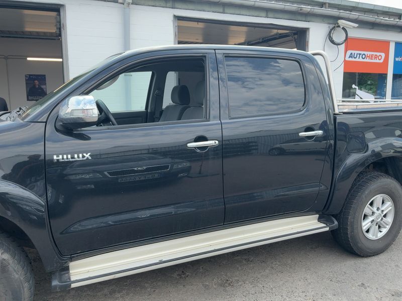 Toyota Hilux 3.0 Turbodiesel Double Cab Life 4x4 — zdjęcie 4