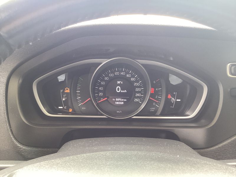 Volvo V40 2.0 D2 Kinetic 2015 – снимка 18