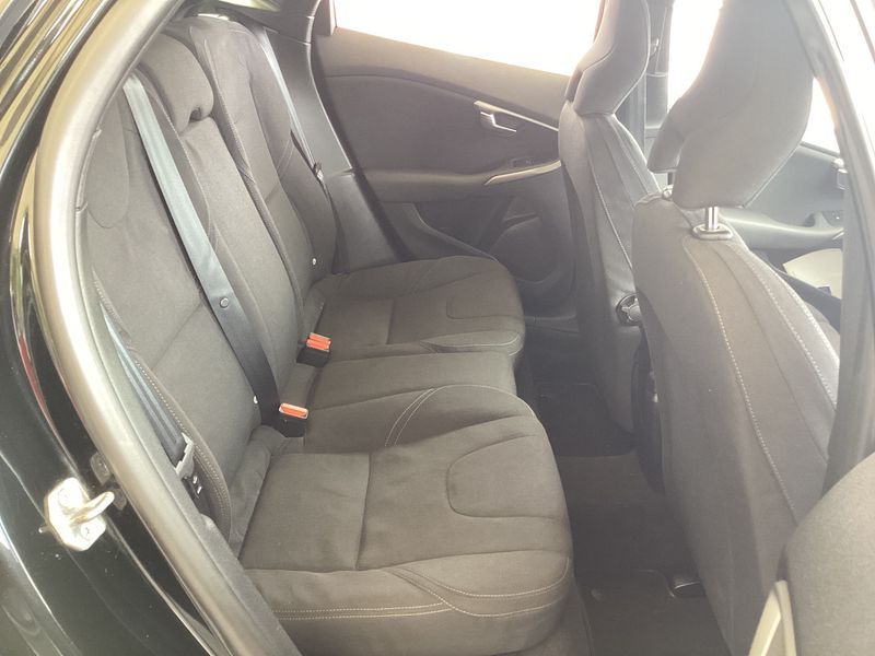 Volvo V40 2.0 D2 Kinetic 2015 – снимка 19