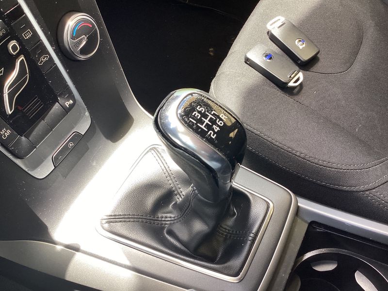 Volvo V40 2.0 D2 Kinetic 2015 – снимка 25