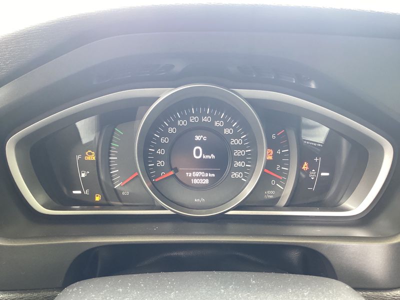 Volvo V40 2.0 D2 Kinetic 2015 – снимка 24