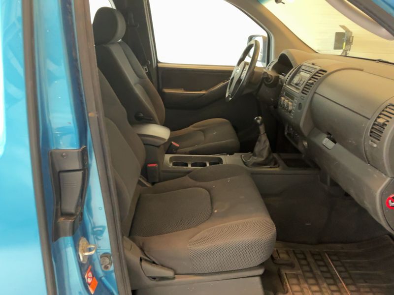 Nissan Navara Pick-up 2.5 dCi King Cab SE 4x4 — zdjęcie 11