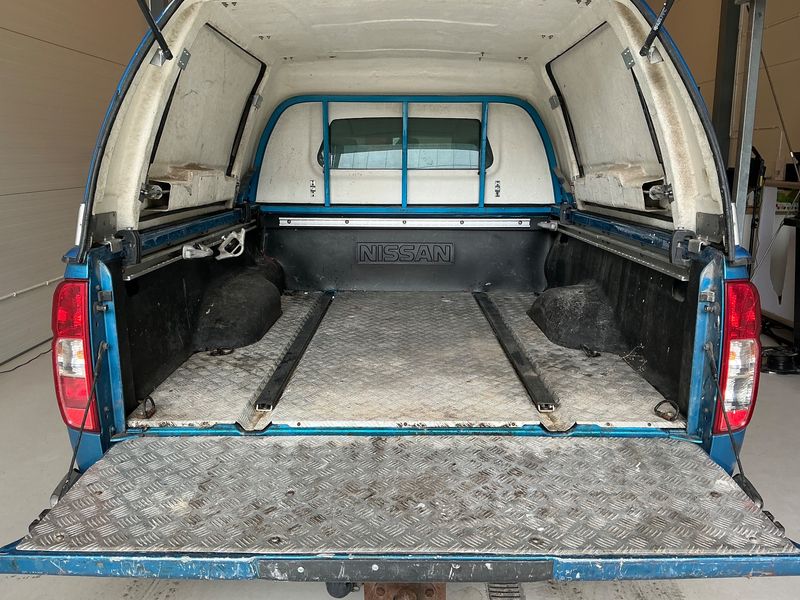 Nissan Navara Pick-up 2.5 dCi King Cab SE 4x4 — zdjęcie 10