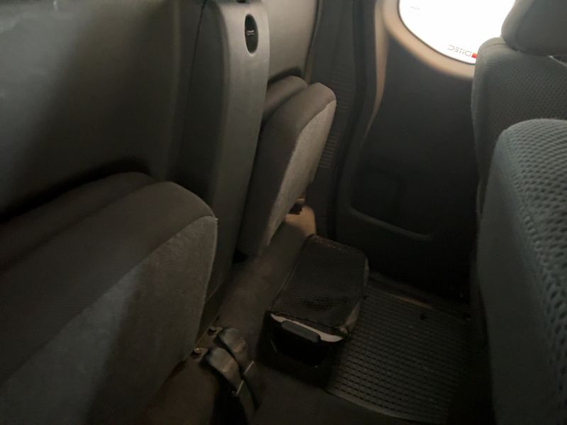 Nissan Navara Pick-up 2.5 dCi King Cab SE 4x4 — zdjęcie 14