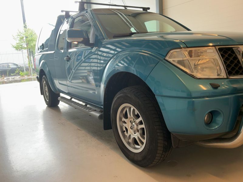 Nissan Navara Pick-up 2.5 dCi King Cab SE 4x4 — zdjęcie 8