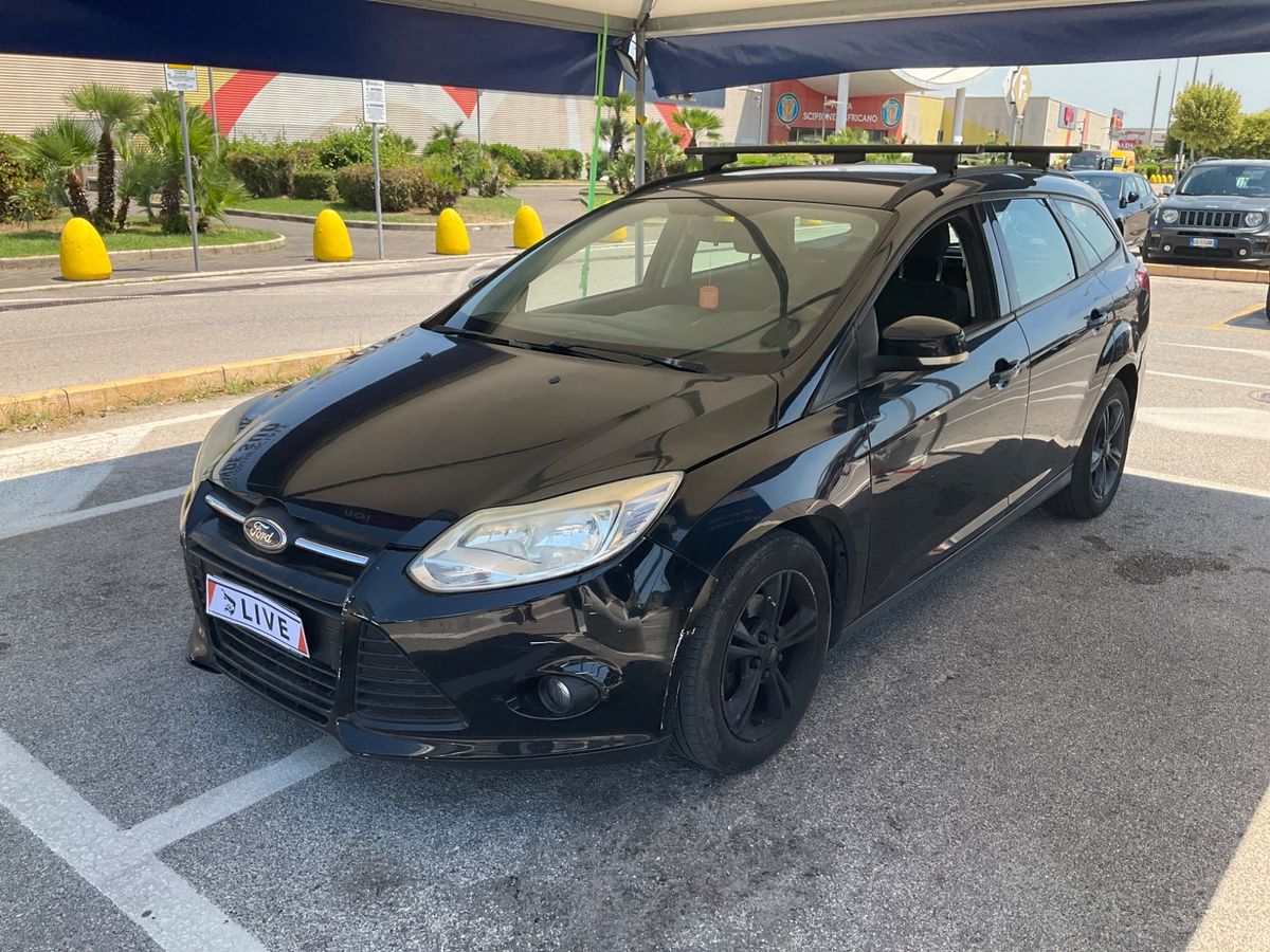 Ford Focus 2011 — photo 1