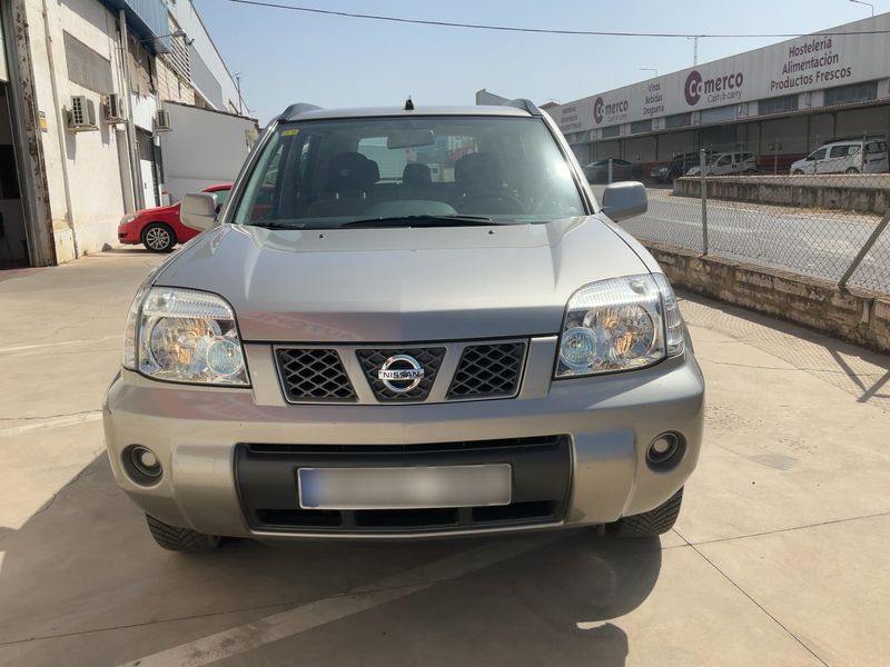Nissan X-Trail 2.2 dCi Comfort — zdjęcie 9