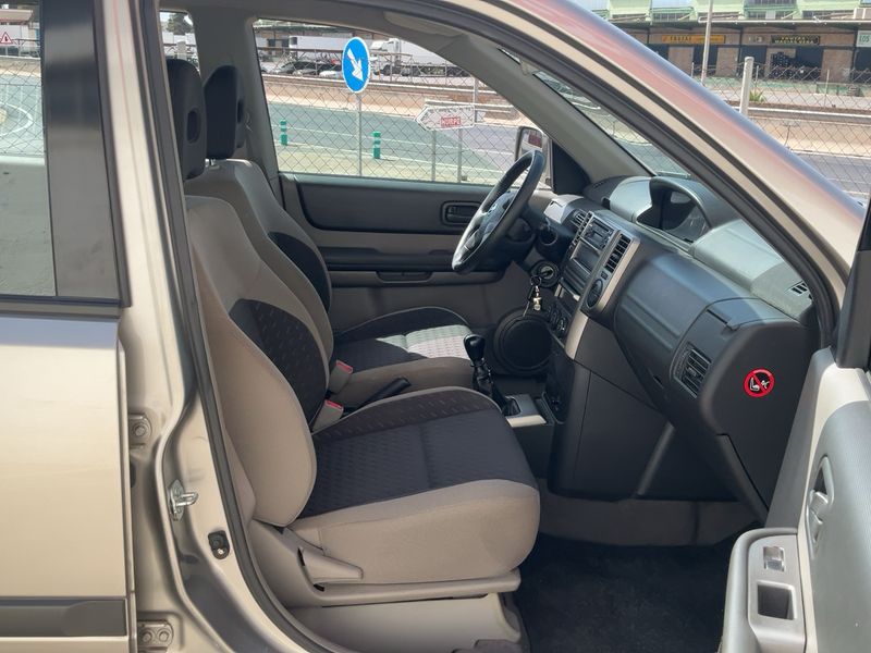 Nissan X-Trail 2.2 dCi Comfort — zdjęcie 11
