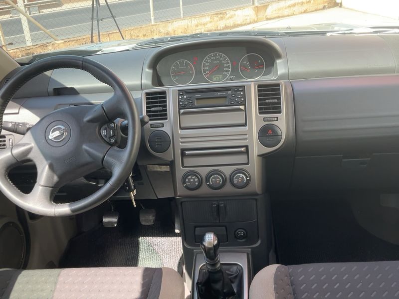 Nissan X-Trail 2.2 dCi Comfort — zdjęcie 12
