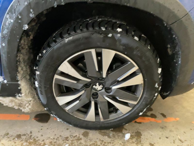 Peugeot 2008 1.2 PureTech Allure 2019 – снимка 11