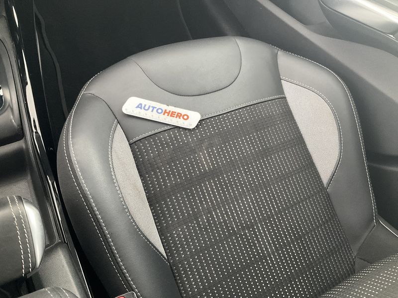 Peugeot 2008 1.2 PureTech Allure 2019 – снимка 36