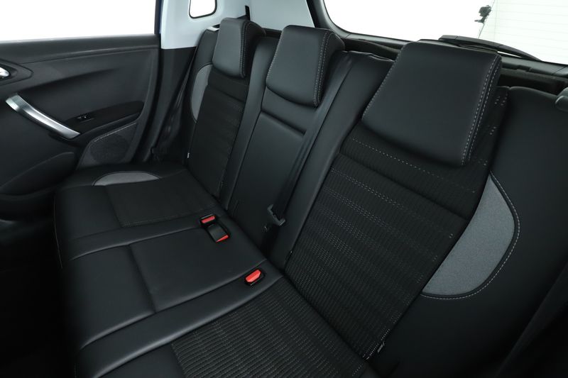 Peugeot 2008 1.2 PureTech Allure 2019 – снимка 19