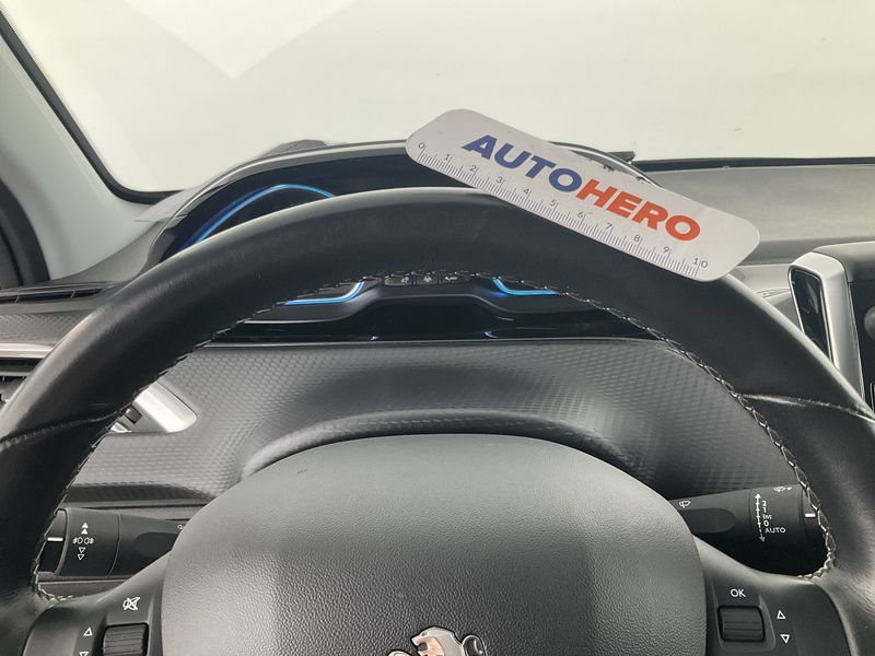 Peugeot 2008 1.2 PureTech Allure 2019 – снимка 35