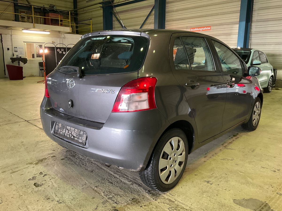 Toyota Yaris 1.3 VVT-i Sol