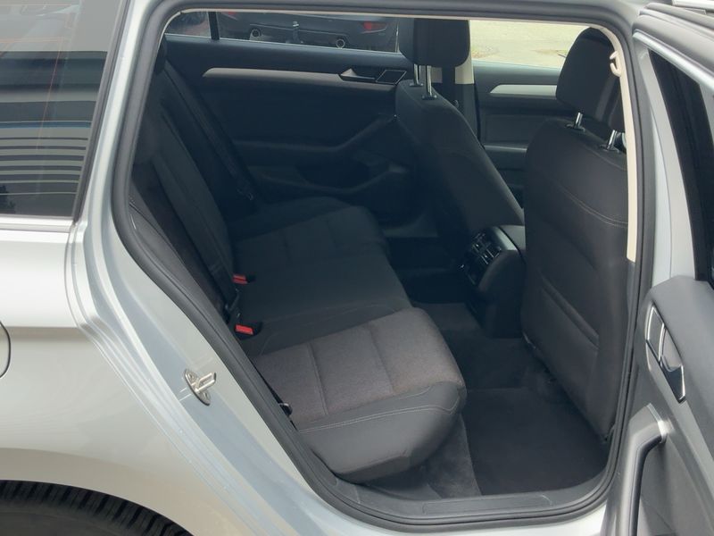 Volkswagen Passat 2.0 TDI Comfortline BlueMotion Tech — zdjęcie 14