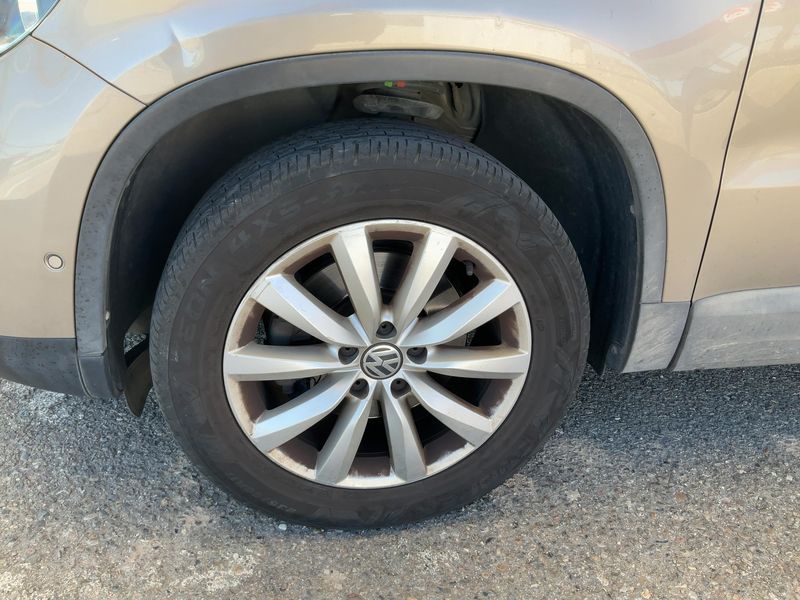 Volkswagen Tiguan 2.0 TDI T1 BlueMotion Tech 2012 – снимка 3