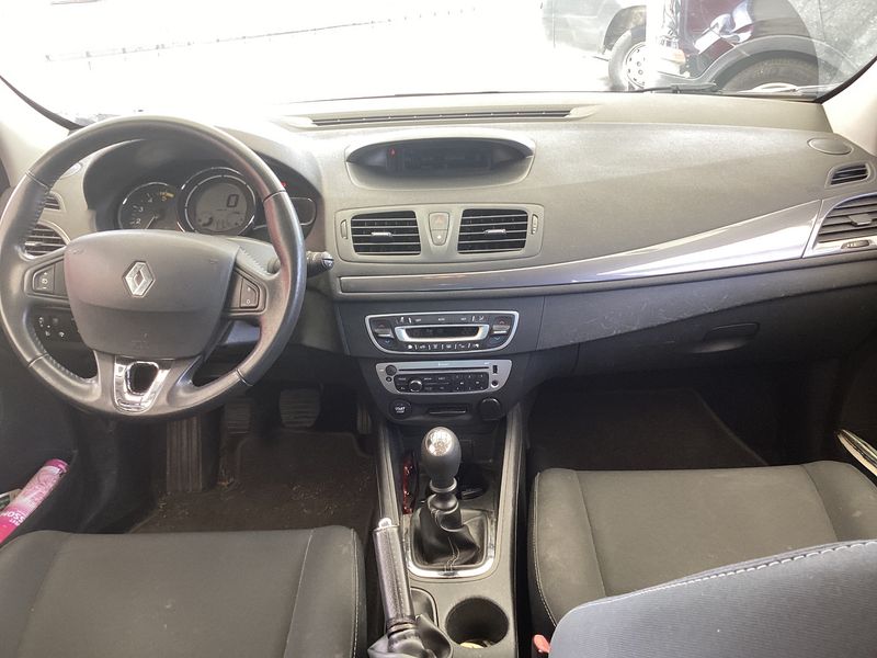 Renault Megane 1.5 dCi Limited — zdjęcie 12