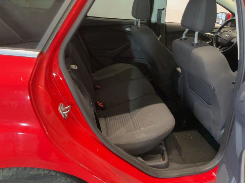 Ford Focus 2.0 TDCi Titanium — zdjęcie 14