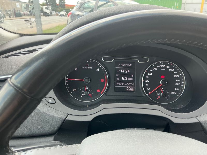 Audi Q3 2.0 TDI — zdjęcie 13