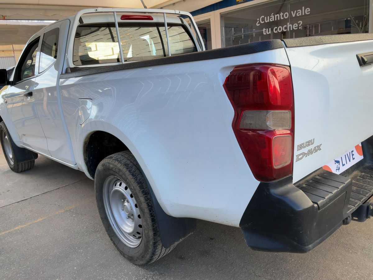 Isuzu D-MAX 2023 — photo 7